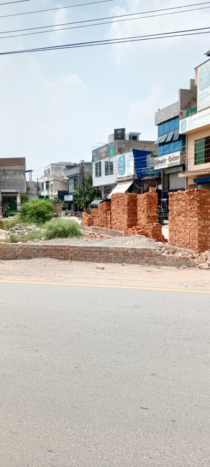 Commercial 5 Marla Plot Main College Road Lahore