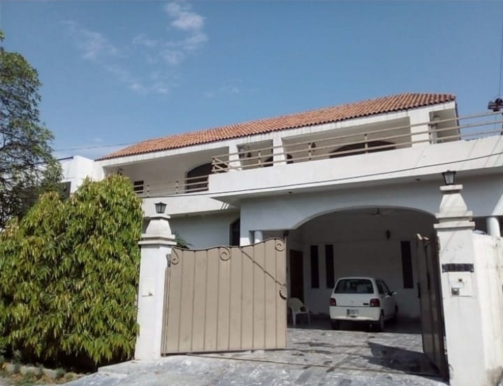 01kanal double story corner house for sale