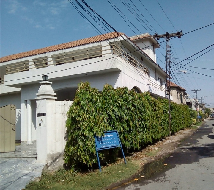 01kanal double story corner house for sale