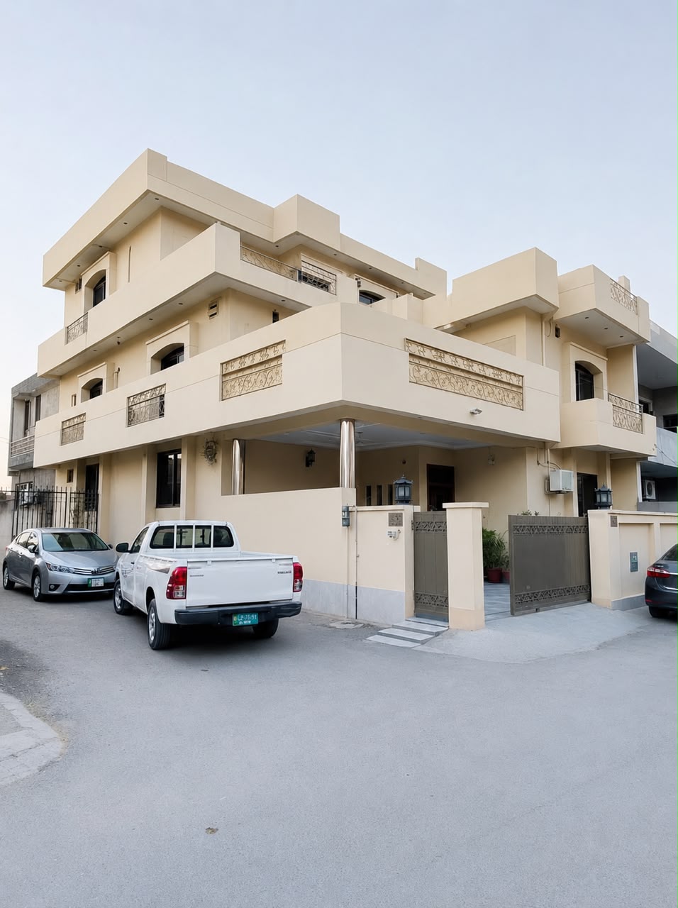 10 MARLA TRIPLE STORY HOUSE FOR SALE M BLOCK GULBERG 3 LAHORE