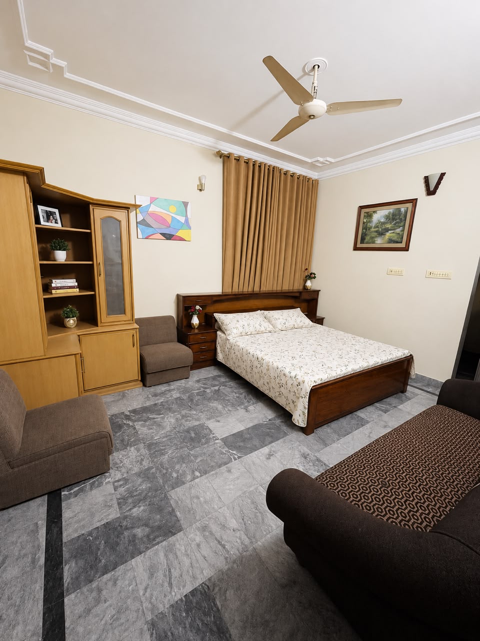 10 MARLA TRIPLE STORY HOUSE FOR SALE M BLOCK GULBERG 3 LAHORE