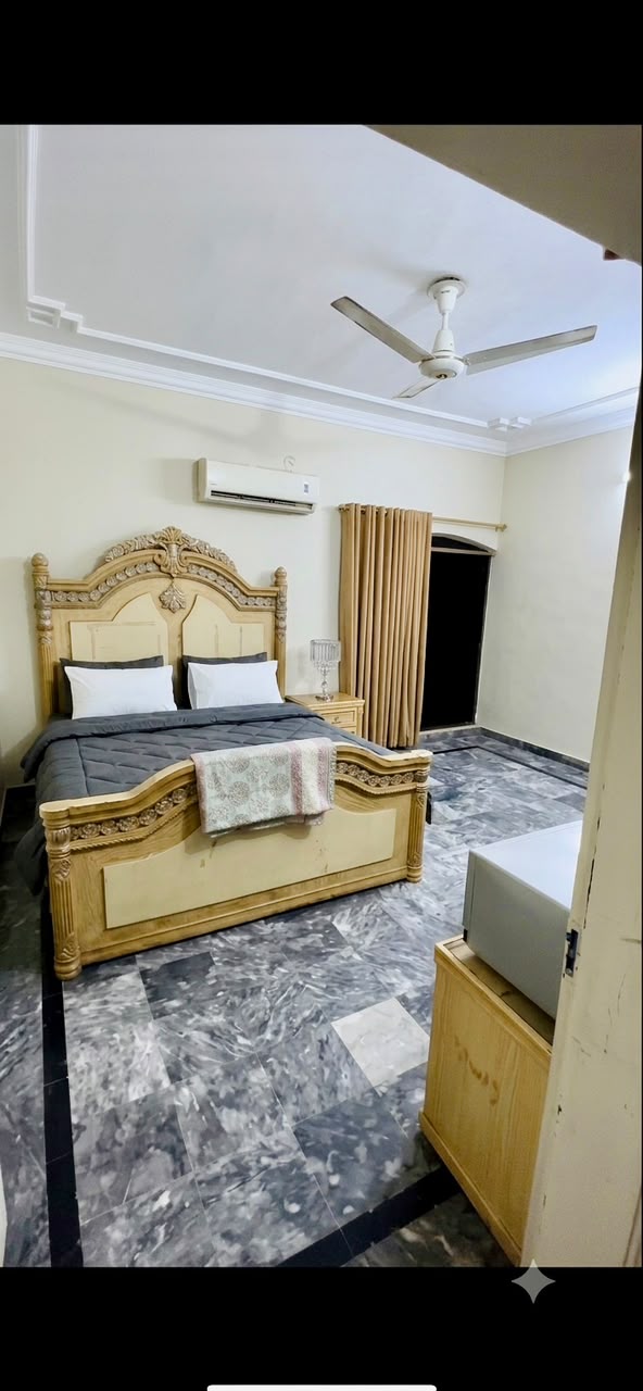 10 MARLA TRIPLE STORY HOUSE FOR SALE M BLOCK GULBERG 3 LAHORE